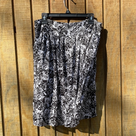 Peter Nygard Floral Skirt Size 10 - Picture 9 of 9